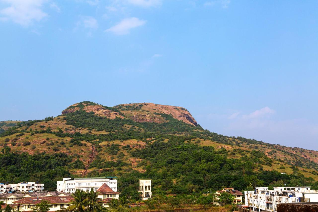 Saffronstays Urja, Lonavala - Private Villa With 2 Pools, Spa Room, Private Elevator & Waterfall ภายนอก รูปภาพ