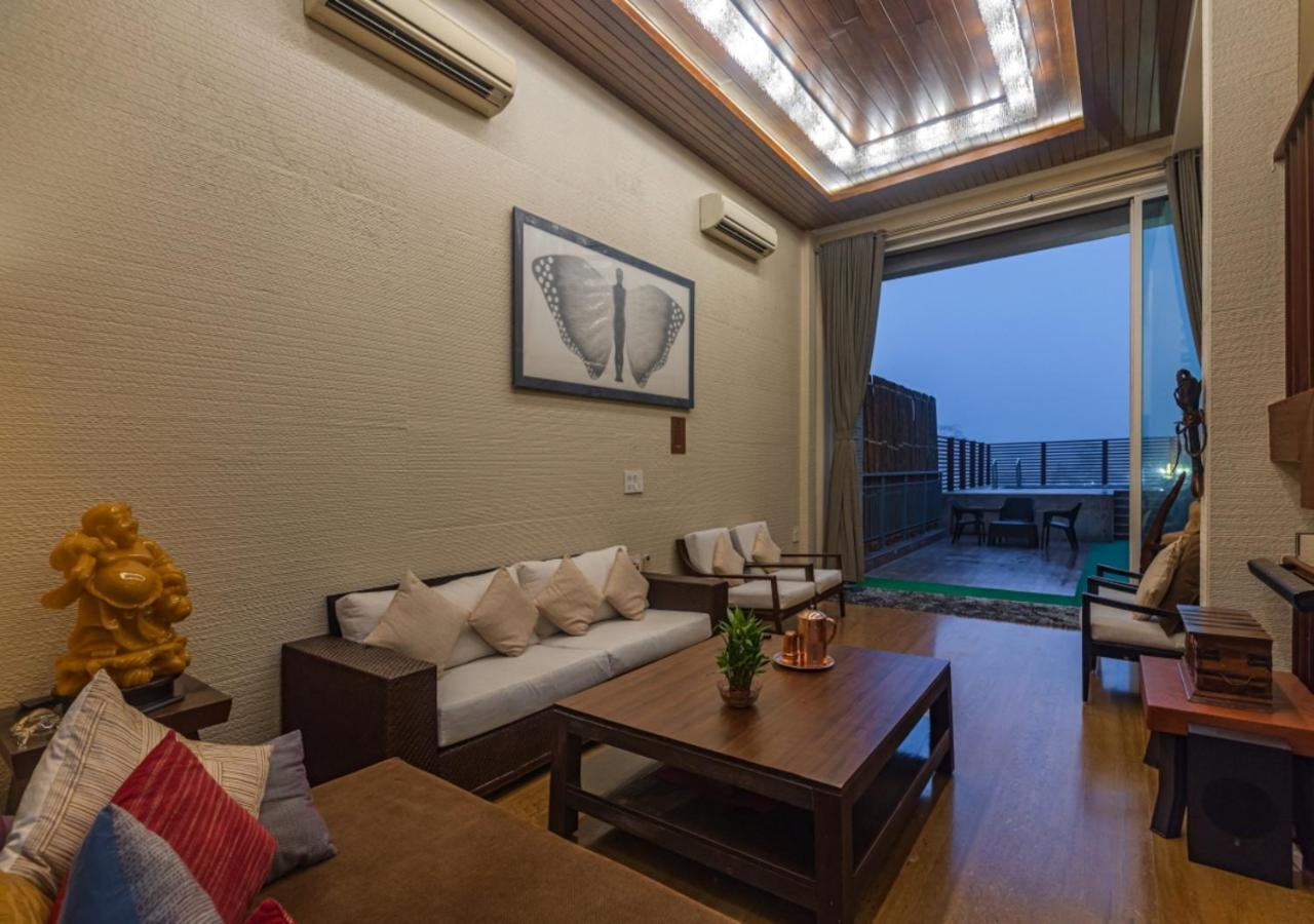 Saffronstays Urja, Lonavala - Private Villa With 2 Pools, Spa Room, Private Elevator & Waterfall ภายนอก รูปภาพ