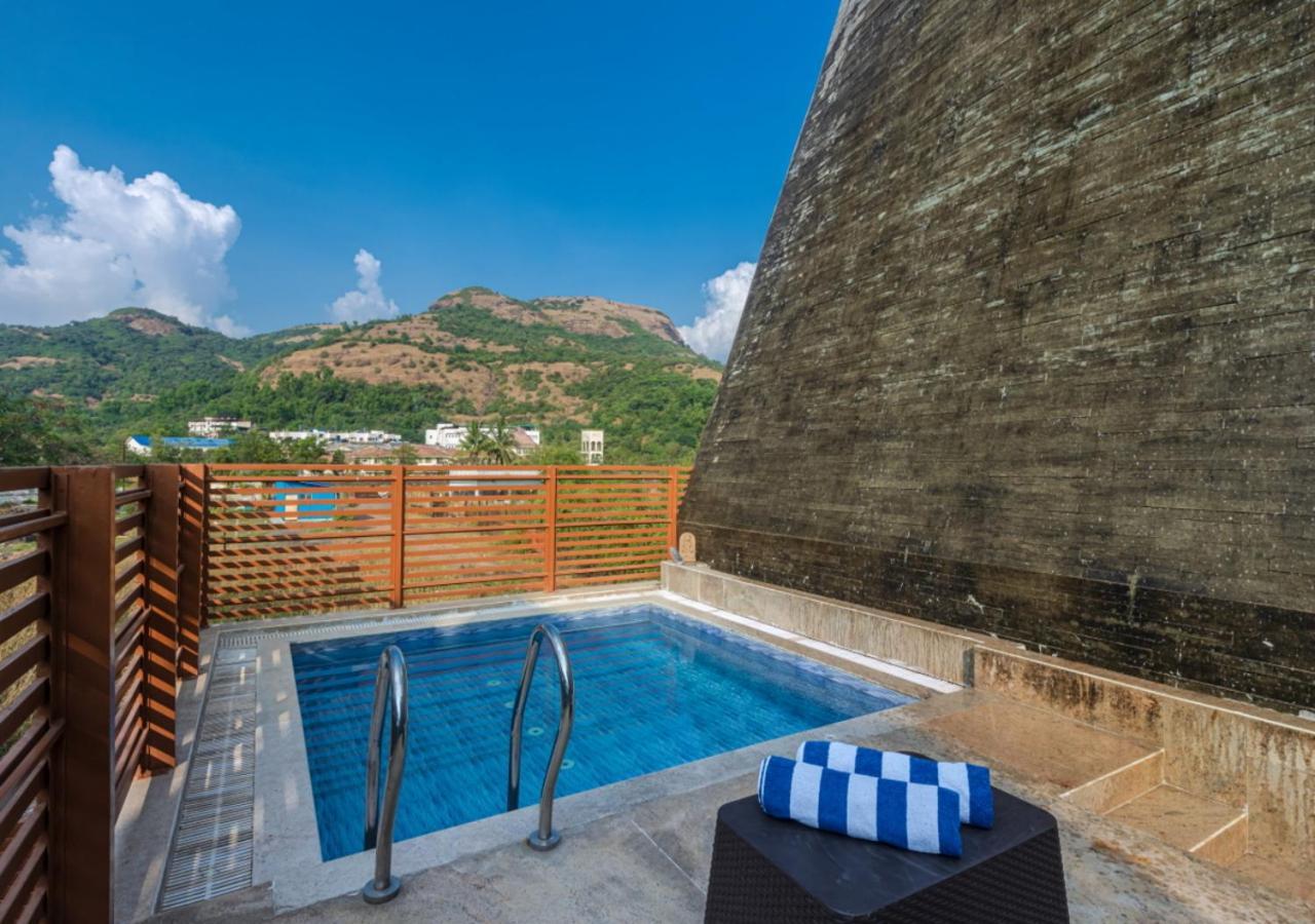 Saffronstays Urja, Lonavala - Private Villa With 2 Pools, Spa Room, Private Elevator & Waterfall ภายนอก รูปภาพ
