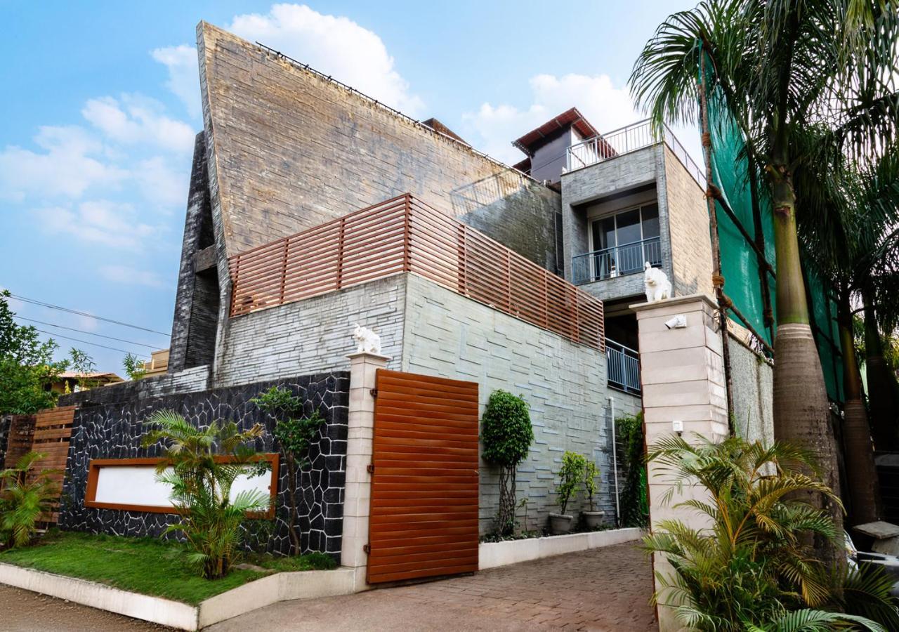 Saffronstays Urja, Lonavala - Private Villa With 2 Pools, Spa Room, Private Elevator & Waterfall ภายนอก รูปภาพ