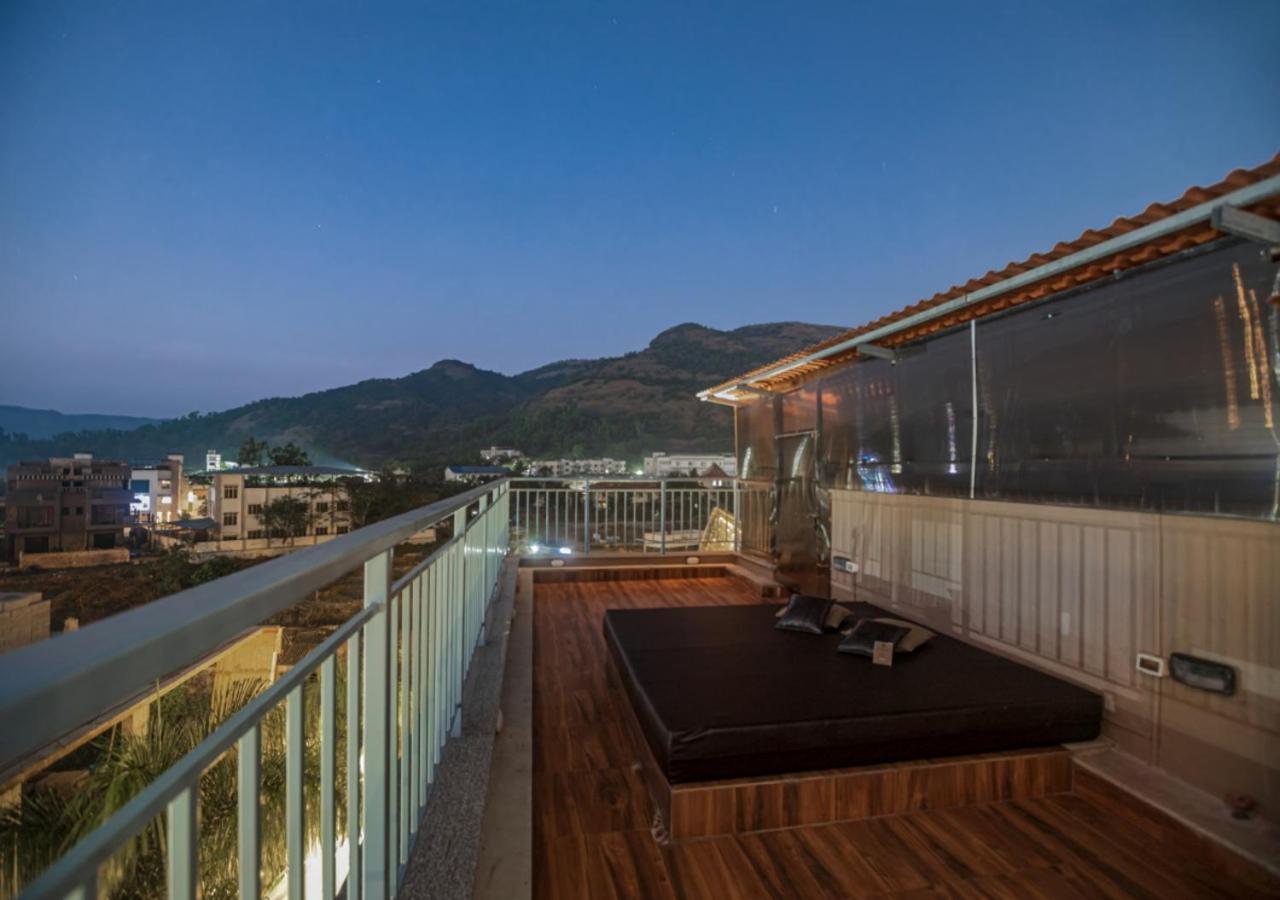 Saffronstays Urja, Lonavala - Private Villa With 2 Pools, Spa Room, Private Elevator & Waterfall ภายนอก รูปภาพ